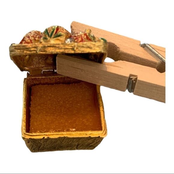 Lot of 4 very collectible MAX FACTOR & Corday crème fragrance compacts - Picture 6 of 16